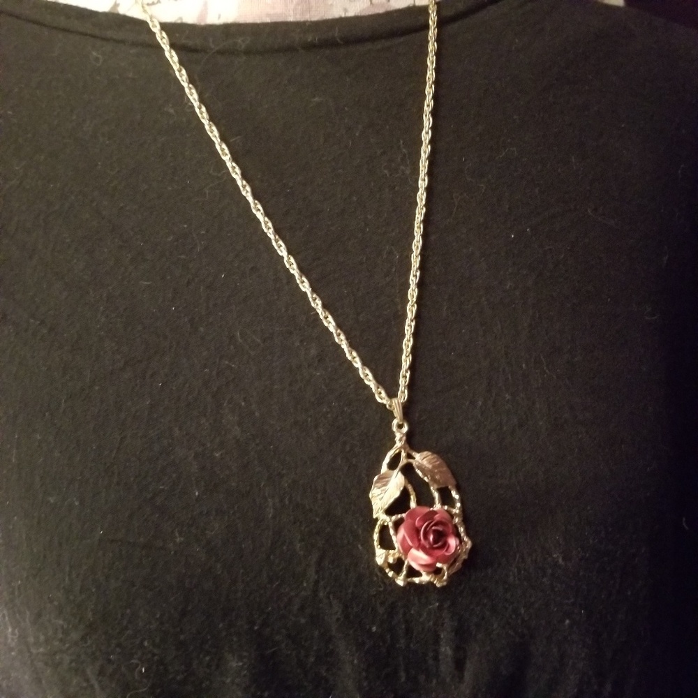 Gorgeous VTG Rose Necklace - Picture 7 of 7